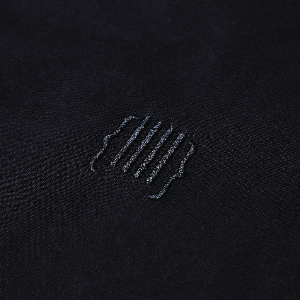 {IIII} 刺繍Tシャツ | The Fourth Boundary