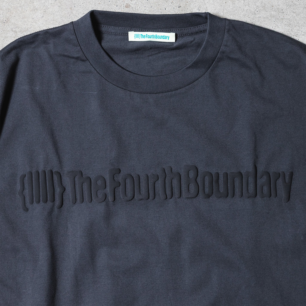 {IIII} ドローコードプリントTシャツ（スミクロ） | The Fourth Boundary