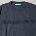 {IIII} ドローコードプリントTシャツ（スミクロ） | The Fourth Boundary