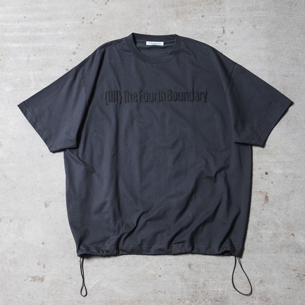 {IIII} ドローコードプリントTシャツ（スミクロ） | The Fourth Boundary