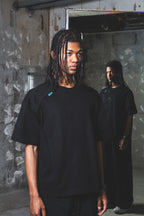 {IIII} 刺繍Tシャツ | The Fourth Boundary