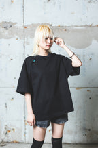 {IIII} 刺繍Tシャツ | The Fourth Boundary