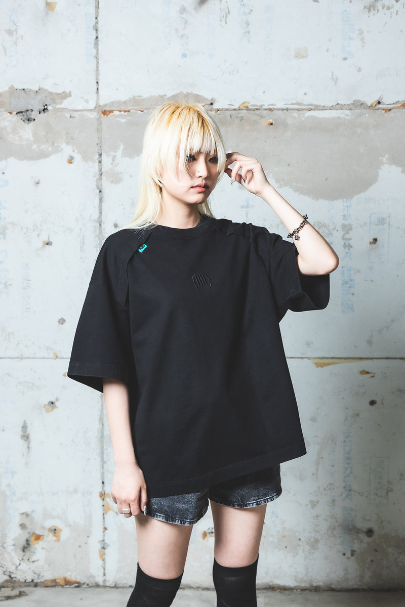 {IIII} 刺繍Tシャツ | The Fourth Boundary